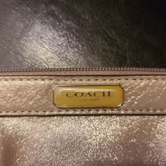 Coach wristlet - Picture 2 of 4